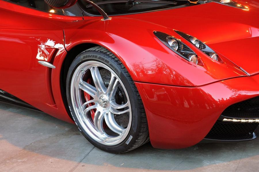 Детали экстерьера Pagani Huayra 2012 года  (WW) (фото 49 из 82)